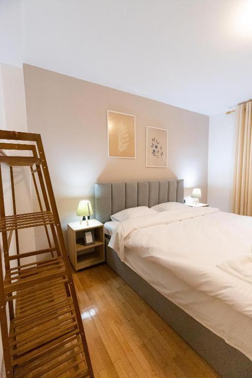 Light-2 Lovely Apartment In Tirana Exterior foto